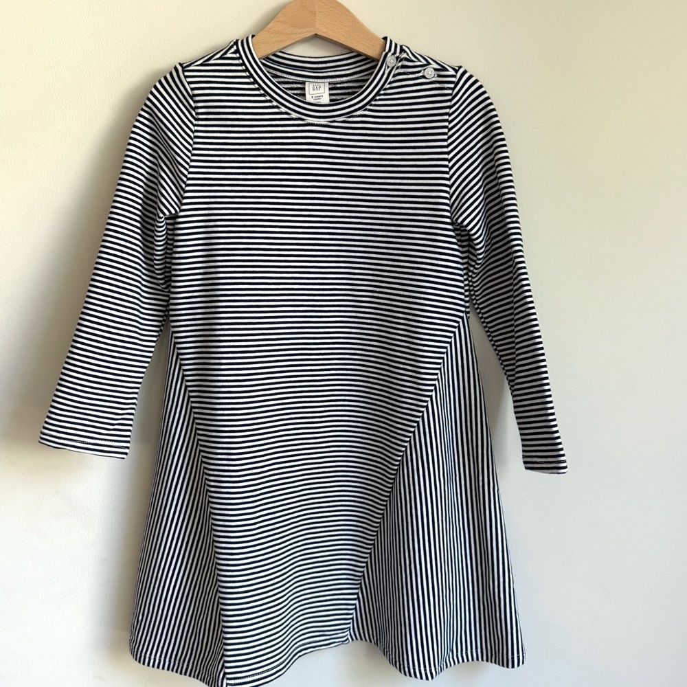 NEW Baby Gap Striped Black and White Kids Dress. Size 5 years
